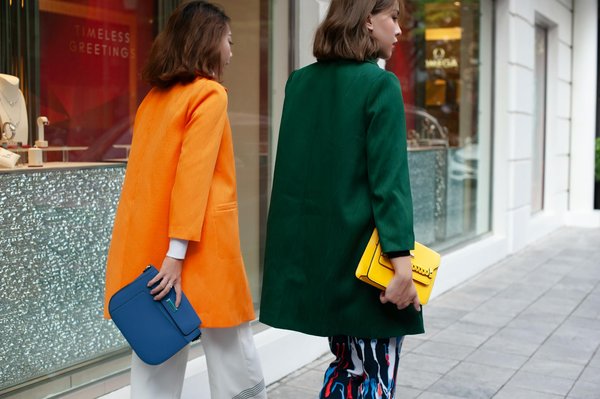 Descubra como encontrar os óculos de sol perfeitos para o seu formato de rosto!